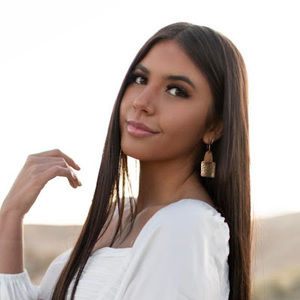 Meet your Posher, Chloe